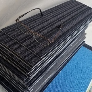 ￥１０～￥３０　２０ｃｍ～３０ｃｍ前後のカーペットの画像