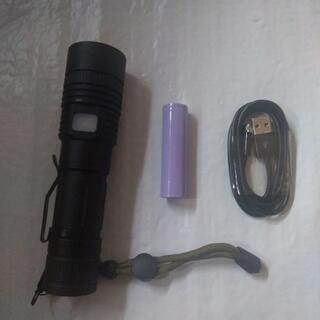 【新品未使用】LED懐中電灯 軍用 最強1600ルーメン ズーム式5モード 　防水の画像