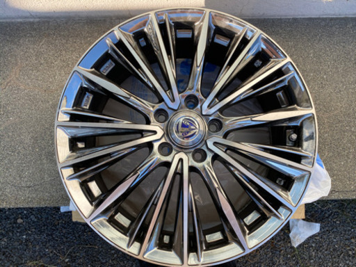 RAYS  ベルサス　ストラテジーア　18インチ　ヴォクシー