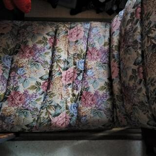 3段階するソファーの画像