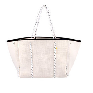 新品！送料無理！格安！おしゃれ トートバック、ダイバー素材！使いやすい洗える！海にも使える！必需品！の画像