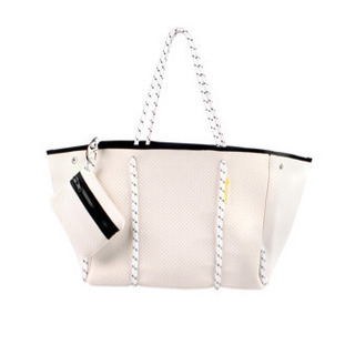 新品！送料無理！格安！おしゃれ トートバック、ダイバー素材！使いやすい洗える！海にも使える！必需品！の画像