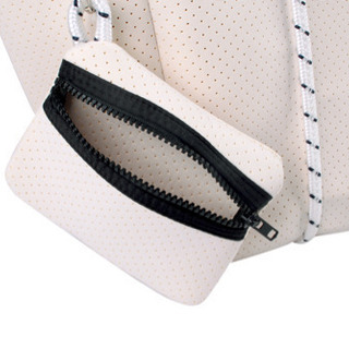 新品！送料無理！格安！おしゃれ トートバック、ダイバー素材！使いやすい洗える！海にも使える！必需品！の画像