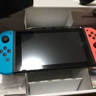 Nintendo Switch Joy-Con(L)ネオンブルー/(R)ネオンレッド バッテリー持続時間が長くなった新モデル [Nintendo Switch本体]の画像