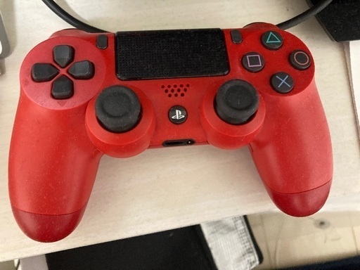 PS4本体箱無し、コントローラー、ソフト三本つき