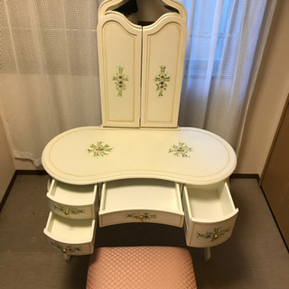 美品 ドレッサーとスツール セットの画像