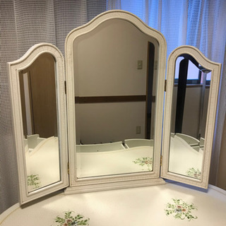 美品 ドレッサーとスツール セットの画像