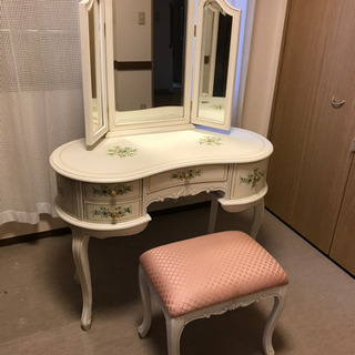 美品 ドレッサーとスツール セットの画像