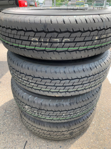 ハイエース新車外しタイヤ4本セット（スチールホイール組）①