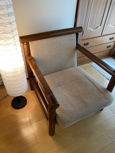 ゆったり座れるがっしりしたソファー