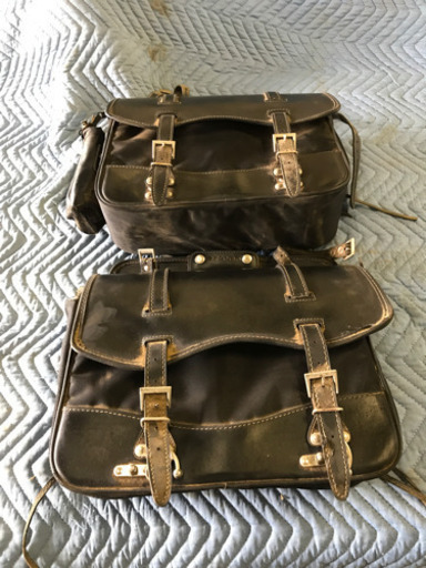 デグナー製中型サイドバック2つ