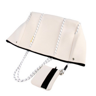 新品！送料無料！おしゃれ トートバック！エコバック！大容量！使いやすいカバン！ウェットスーツ素材の画像