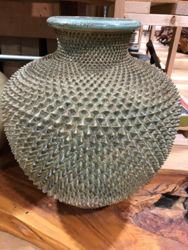 圧巻‼︎   芸術　お買得‼︎   香春焼　壺　トゲトゲ
