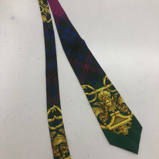 ベルサーチのネクタイの画像