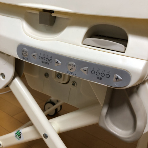 コンビ ハイ&ロー　自動スイングラックゆらり AUTO SWING ルシエス colorplus ユラリズム combi