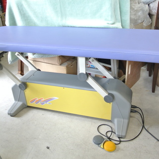 電動昇降ベッド 青 ブルー パラマウントベッド　エステ 整体 カイロ 介護 介助の画像