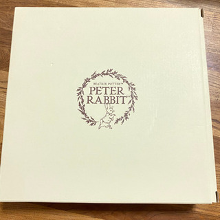 ピーターラビットの、お皿の画像