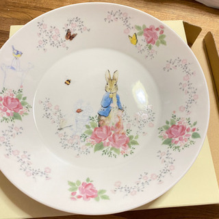 ピーターラビットの、お皿の画像