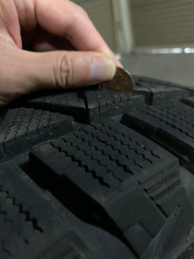 9月末に処分します　ブリザック　DM V-2  275/70R/16 ランドクルーザーなどに