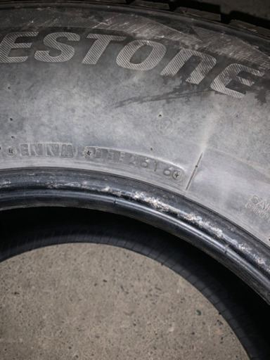 9月末に処分します　ブリザック　DM V-2  275/70R/16 ランドクルーザーなどに