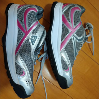 Rosio ランニングシューズ　メタルピンク　23.5cm　の画像