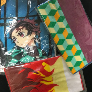 【値下げ❗】鬼滅の刃  クッションカバー＆タオルハンカチ2枚