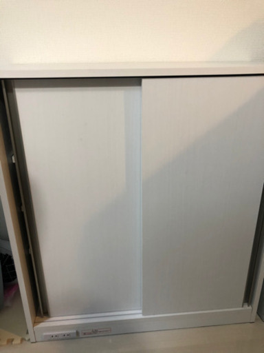 白い棚