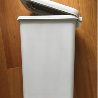 ゴミ入れの画像