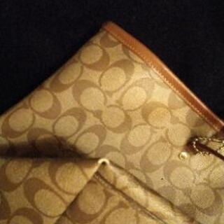 お値下★正規品★定番人気COACHシグネチャートートバック★画像1→1番近いお色★画像5→擦れあり→他は大変綺麗なお品★通勤、通学、A4たっぷり収納OK☺️お安くお譲り致します★の画像