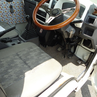 ☆彡これから田植えの季節！４ＷＤ！エアコンバリ効き！４ＭＴ！機関好調！タイミングベルト交換済み！豪華内装！実検４年９月迄！！の画像