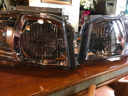 200ハイエース新品社外ヘッドライト