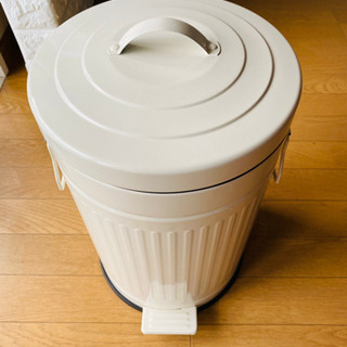 値下げ！【家具】蓋・ペダル付きダストボックスの画像