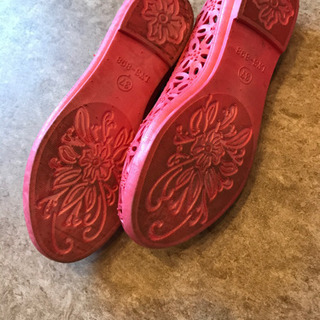 サンダル　m ピンク　花柄　ビビットカラー　美品　プール　海　すりっぽん　23の画像
