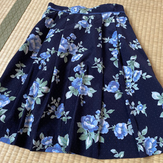 近日処分！　パターンフィオナ　ネイビー　膝丈スカート　仕事着