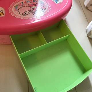子供用ドレッサーの画像