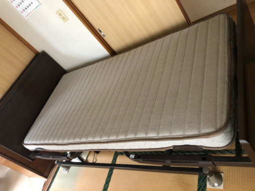 フランスベッド製　介護用リクライニングベッド　ベッド柵つき