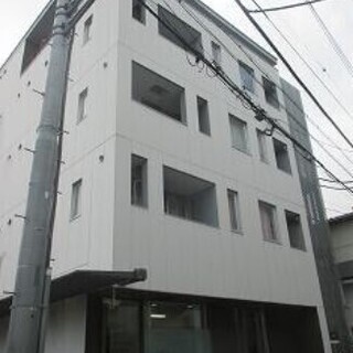 アーバンライフを鮮やかに彩る築浅デザイナーズマンション！充実した...