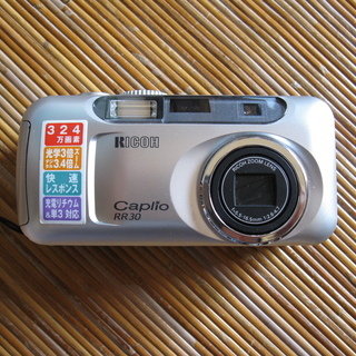 デジカメ　リコーRR30　Caplio