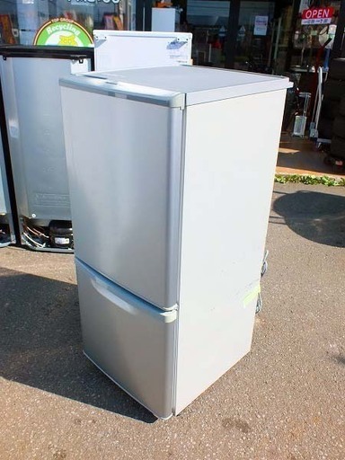 【苫小牧バナナ】2011年製 パナソニック/Panasonic 138L冷蔵庫 右開き NRｰB143W-S シルバー系 １人暮らし向