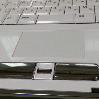 【終了】富士通 FMV-BIBLO NF/E70 (ホワイト)の画像