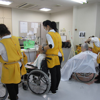 調布市・府中市エリアで★訪問美容師・訪問理容師募集★の画像