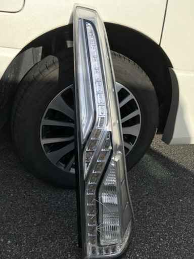 セレナC26後期　テールランプ右