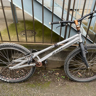 引取限定 トライアルバイク完成車ジャンク、おまけ多数 受渡者決定 ZHI 自転車トライアル ジャンク 値下げしました。