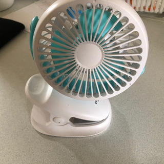  PUAIDA USB扇風機 卓上 静音 ミニ扇風機 充電クリップ式 usbファン 縦横360°回転 超強力送風 風量3段階調節の画像
