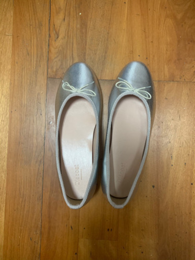 新品　未使用！　シルバー　パンプス