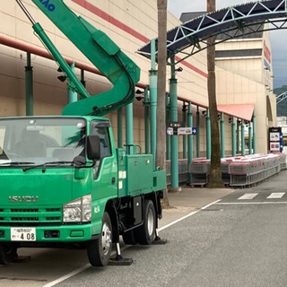 福岡　高所作業車にて高所作業対応　高所枝切り剪定　外壁高圧洗浄、高所看板取り付け、取り外し　箱文字撤去、高所看板掃除 外壁塗装、 - 福岡市
