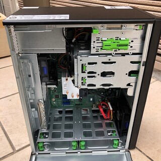 富士通 PRIMERGY TX1310 M3 サーバーの画像