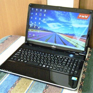 💖15.6型光沢液晶パネル✨/10キー付きKB/高性能🆙Core i3/光速☆彡SSD256GB♪/快適♬メモリ4GB/HDMI📺/カメラ📹/マイク🎤/Microsoft Offce2016📒✎/すぐ使えるWindows10♪📀/すぐ繋がるWi-Fi📶/DVD💿/SDカードスロット🅌/点検整備清掃済み😊/FUJITSU LIFEBOOK AH42/D シャイニーブラック✨の画像