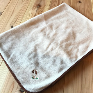 刺繍入りひざ掛け