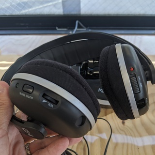 【最終値引！8/10まで！】ワイヤレスヘッドホン（赤紅線方式）